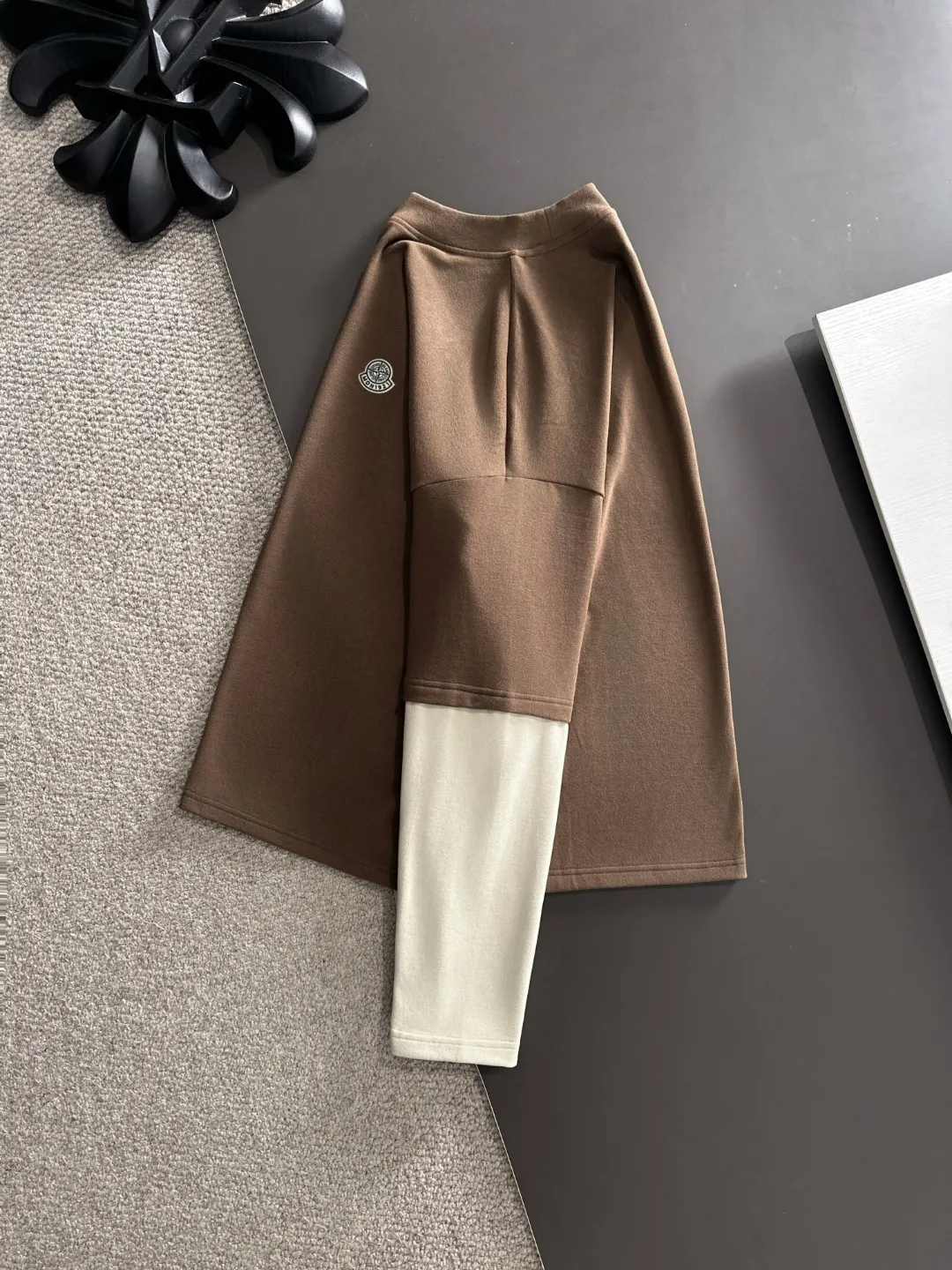 Next day shipment P360 Stone lsland/Stone Island Exclusive launch of 25ss new autumn and winter long sleeves Many celebrities have the same style. Craftsmanship that ordinary small workshops cannot copy. No matter in terms of materials, detail restoration and craftsmanship, we are not afraid of any challenges, just to provide you with wonderful products. Compare the top original versions at will. No expense is spared just to do better. Unique imported fabric feel. Purely imported German machine production. Precision operation and 10,000-needle density. A full set of new accessories with three standards can be customized simultaneously. The upper body is versatile and fashionable. The perfect choice for autumn and winter. A must-have item. Size chart: M to XL (or please state your height and weight when placing an order)